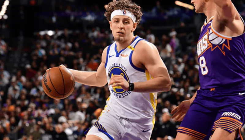 波杰姆斯基全场12中7，三分6中4得到22分5篮板3助攻1抢断